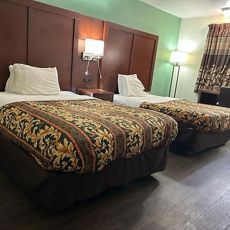 Hillcrest Motel By Oyo Aurora Near Lawrenceburg Esterno foto