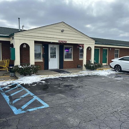 Hillcrest Motel By Oyo Aurora Near Lawrenceburg Esterno foto
