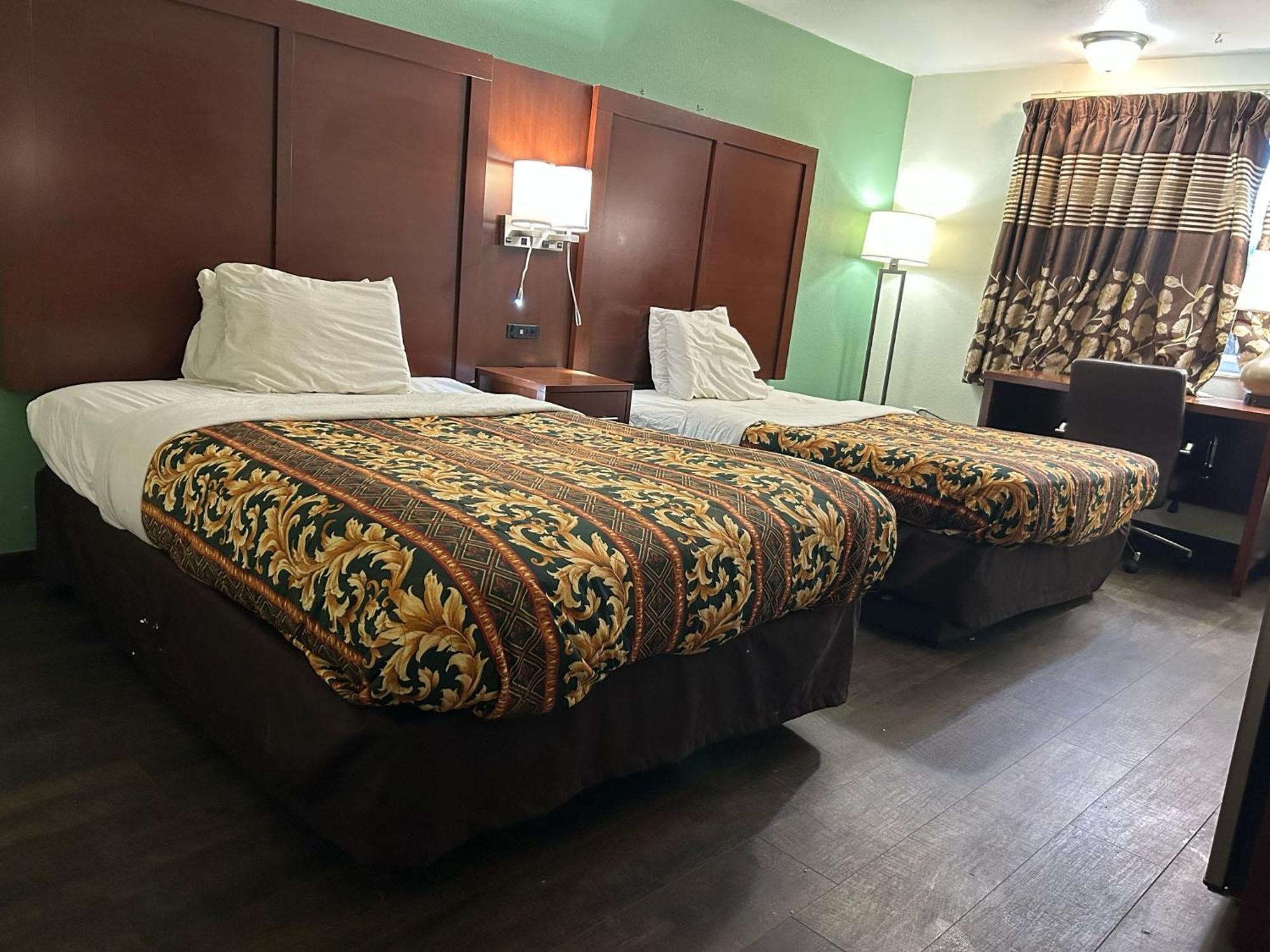 Hillcrest Motel By Oyo Aurora Near Lawrenceburg Esterno foto