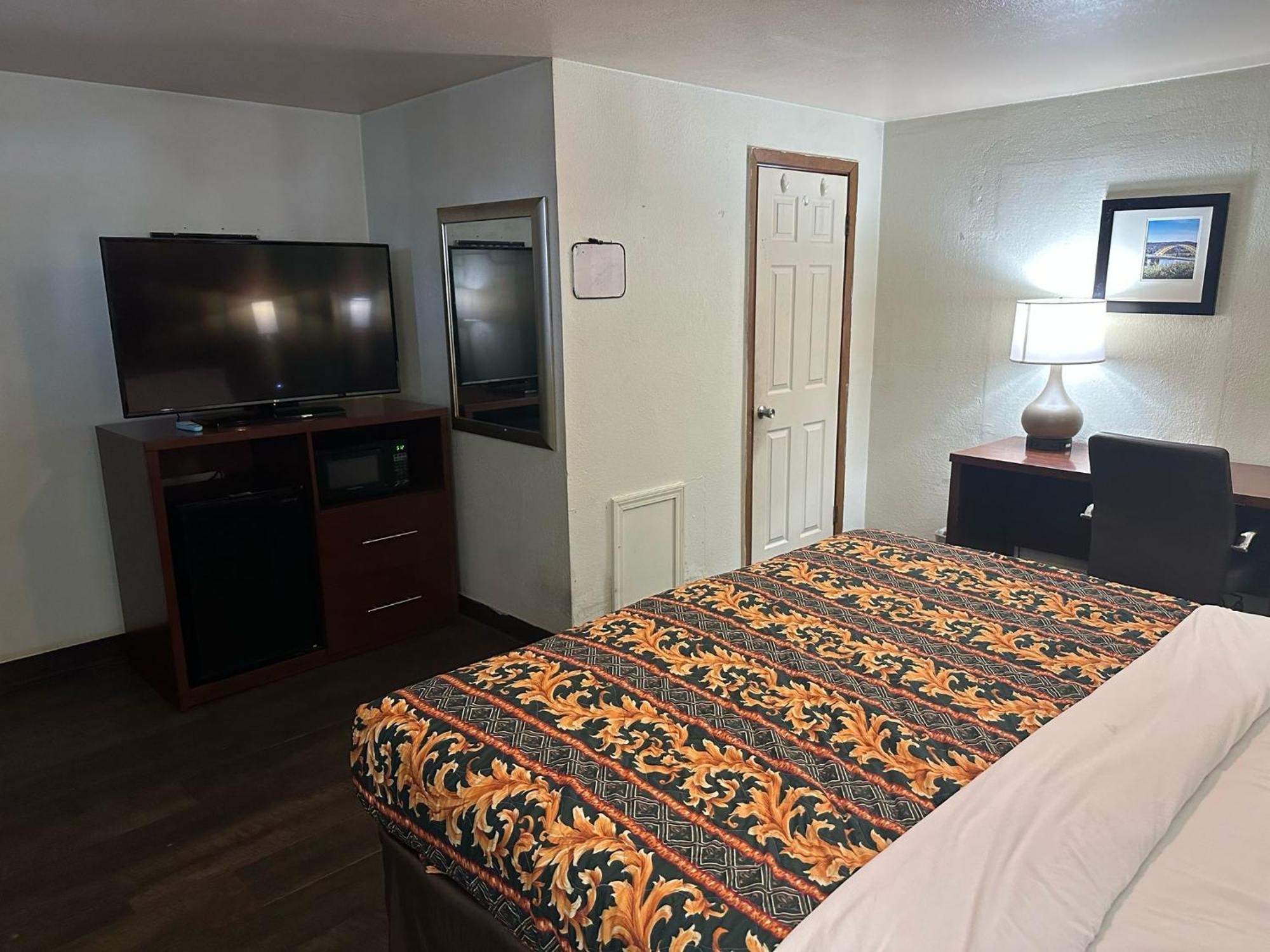 Hillcrest Motel By Oyo Aurora Near Lawrenceburg Esterno foto