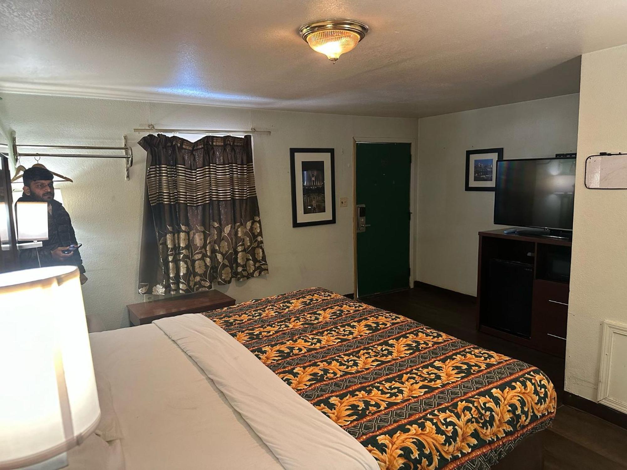 Hillcrest Motel By Oyo Aurora Near Lawrenceburg Esterno foto