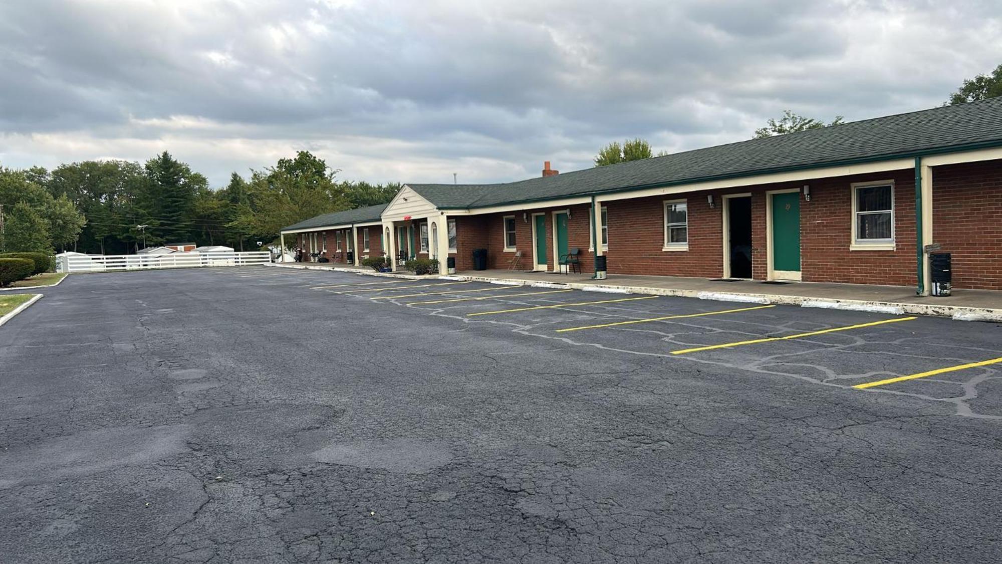 Hillcrest Motel By Oyo Aurora Near Lawrenceburg Esterno foto
