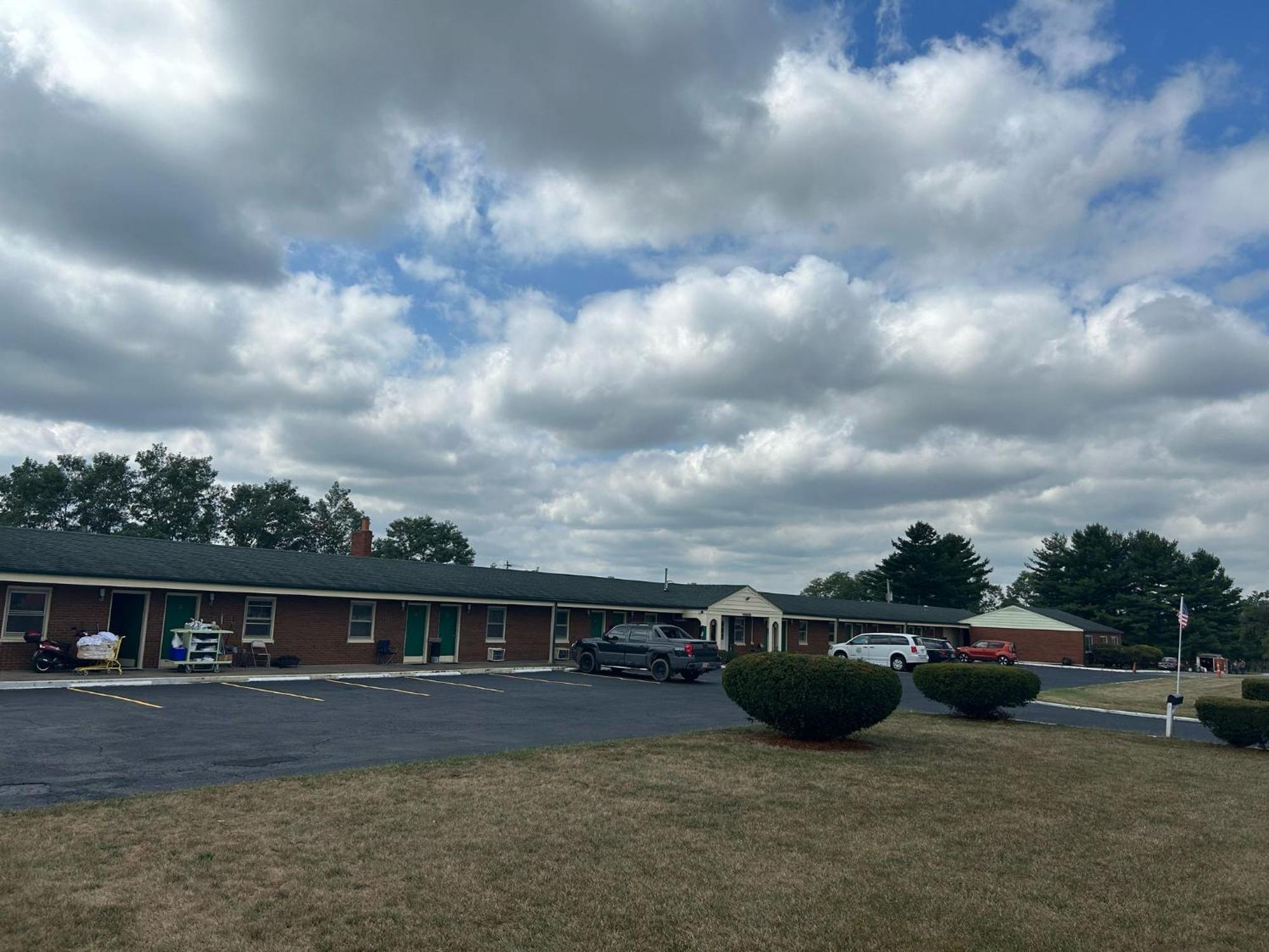 Hillcrest Motel By Oyo Aurora Near Lawrenceburg Esterno foto
