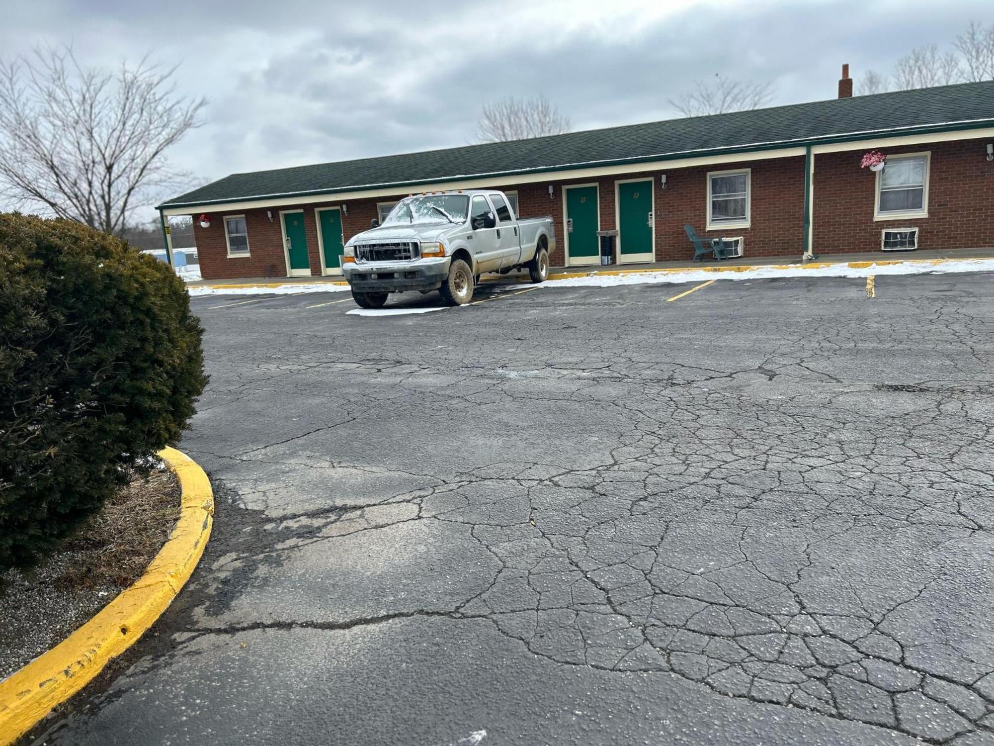 Hillcrest Motel By Oyo Aurora Near Lawrenceburg Esterno foto